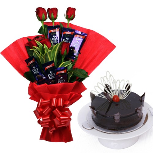 Bunch of 8 Red Roses with 6 Chocolate and 1/2kg Cake